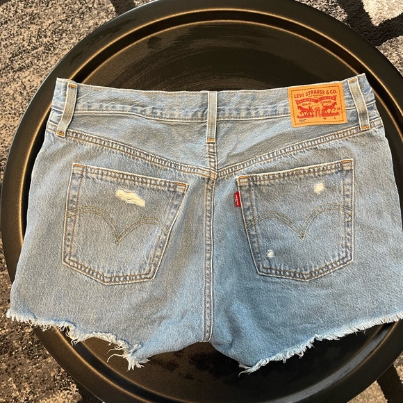 Levi Shorts - Picture 2 of 2